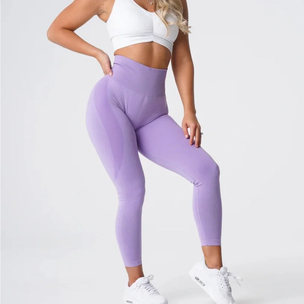 Already sold 

NVGTN Bundle of 2 contour seamless pastel leggings size M! - Picture 4 of 7
